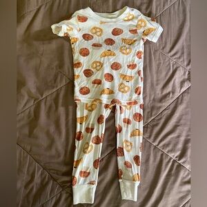 Old Navy White Kids Pajama Set with Brown & Tan Bakery Print